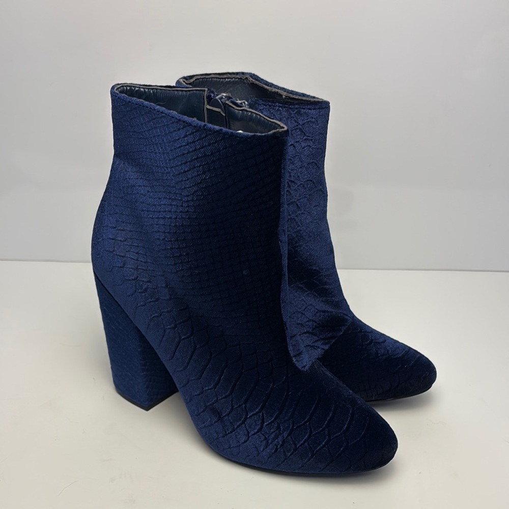 Shoedazzle NWOT Isabela Women's Ankle Boots 4" Heel Peacock Snakeskin Velvet 6.5